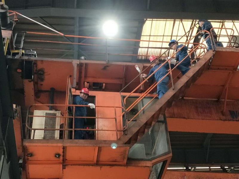 轧钢厂带领干部走进下层展开“三八”慰劳勾当