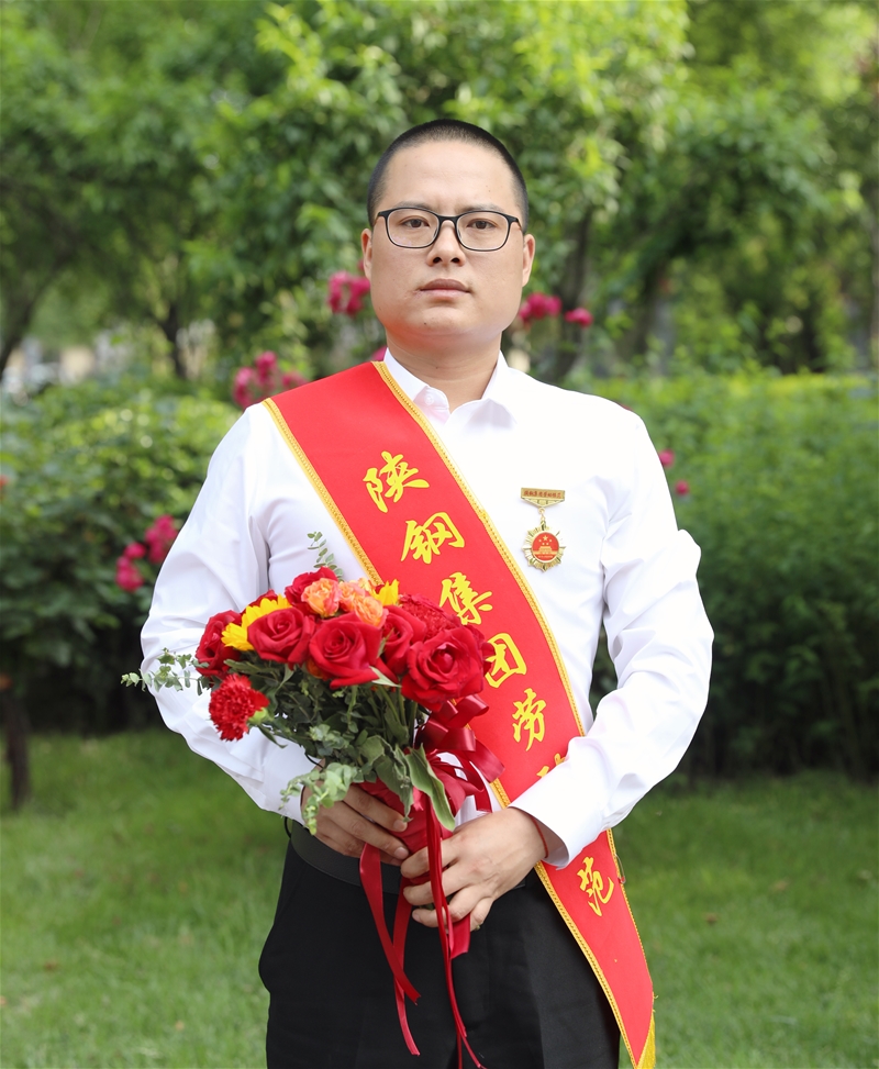 功崇惟志  扎根一线守初心 业广惟勤  谨小慎微创佳绩