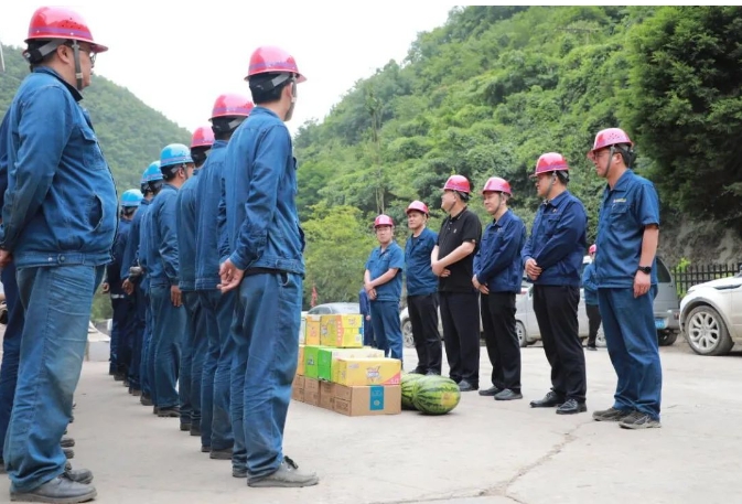 陈骁到大西沟矿业公司探望慰劳援建干部职工